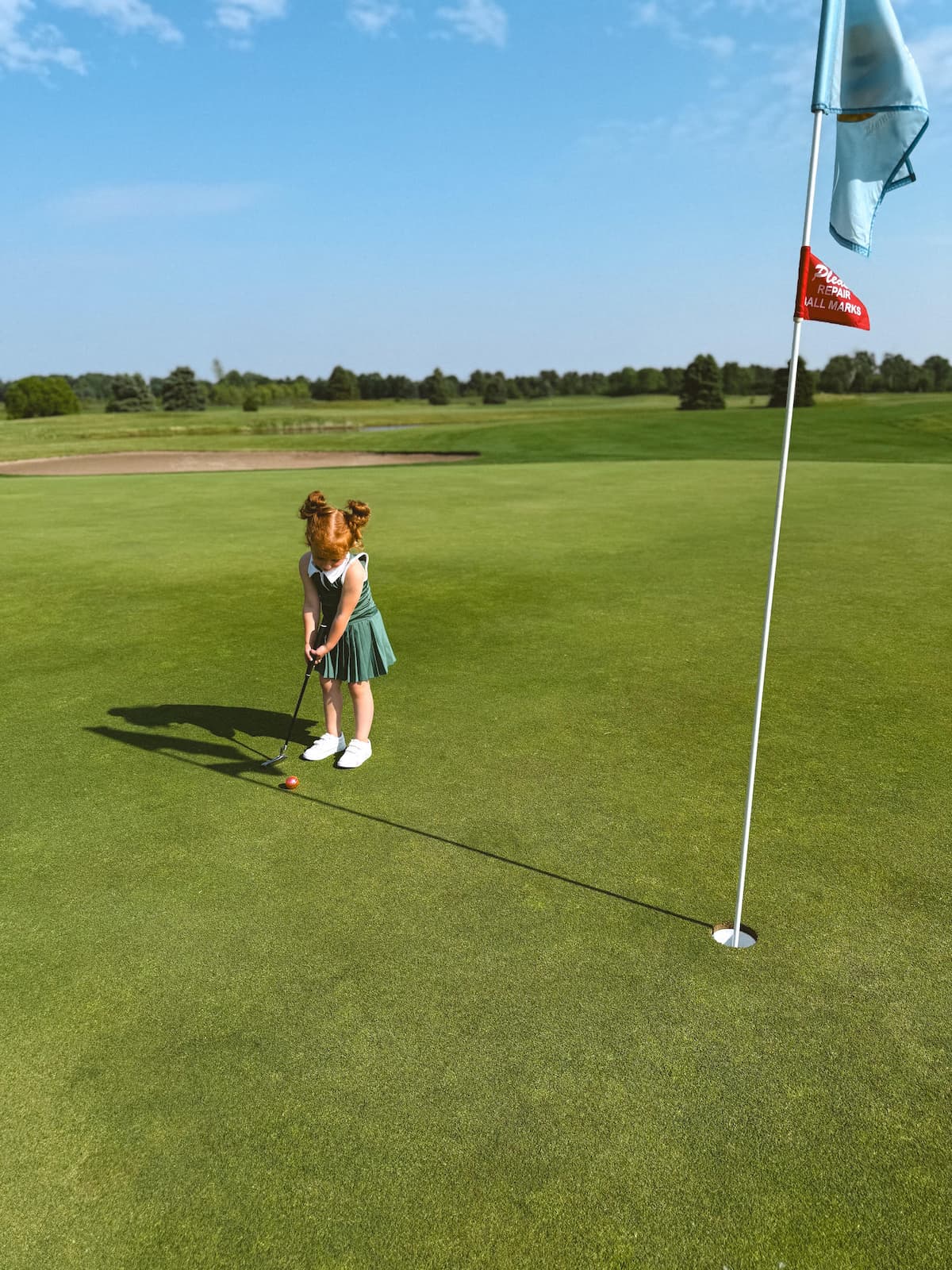 toddler putting with Drake and Birdie kids golf putter on green